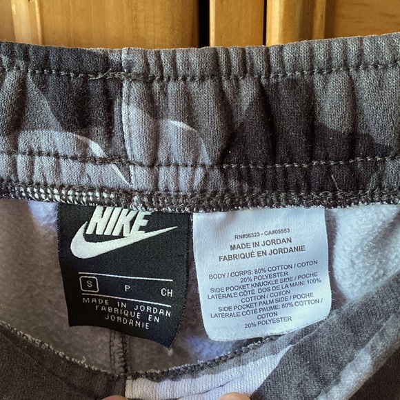 Nike Sweat Shorts Drawstring - Picture 3 of 3